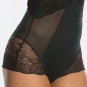 New NWT SPANX Spotlight on Lace Black High-waisted Brief Shaper Panty girdle